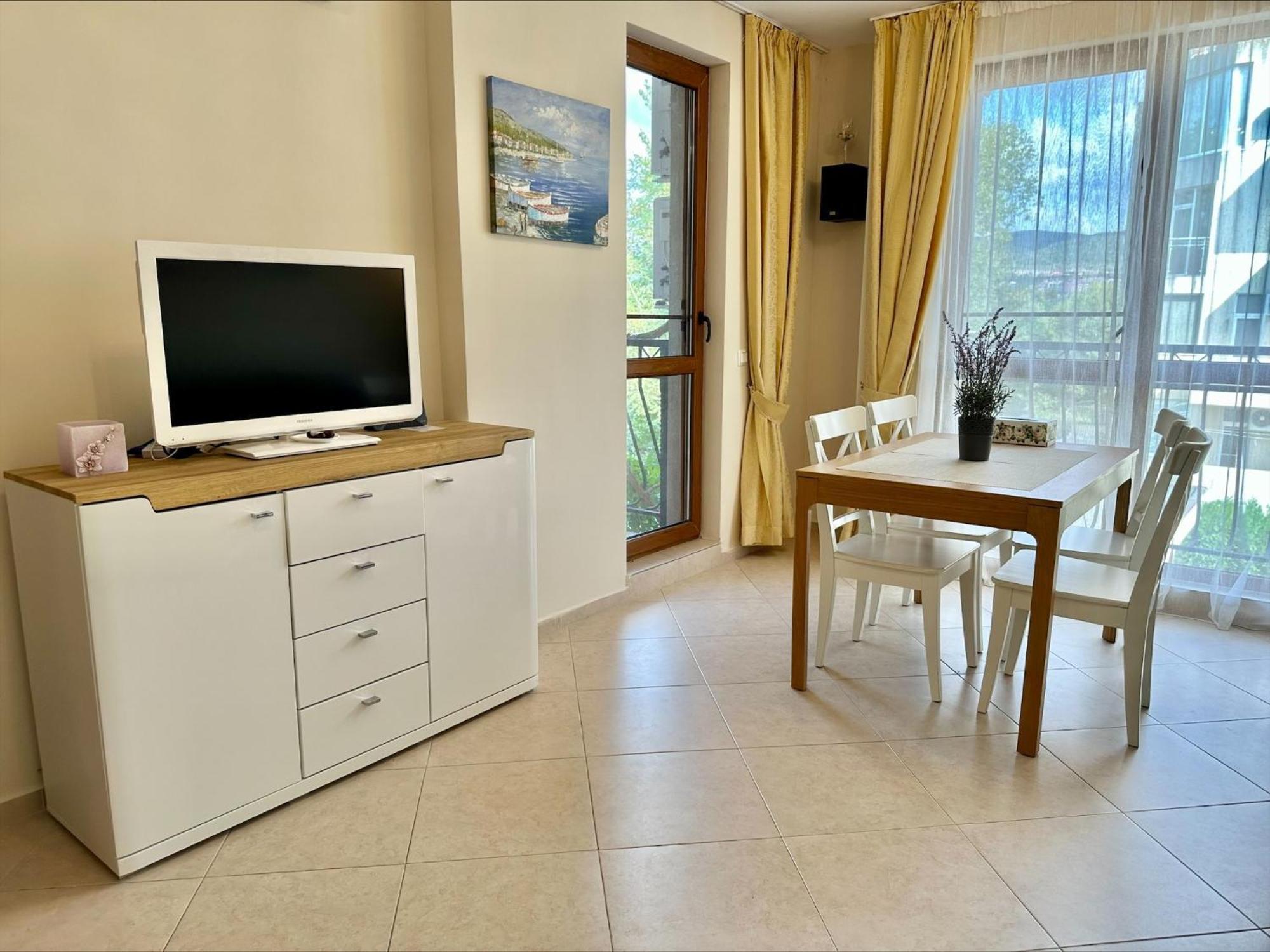 Menada Apartments In Cascadas Sunny Beach Room photo